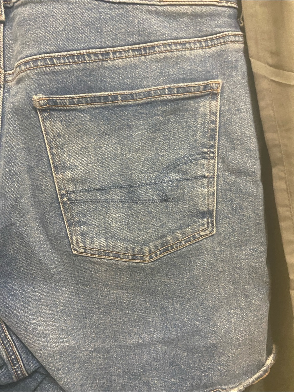 American Eagle Classic High-Rise Blue Denim Shorts size 14 - Picture 8 of 10